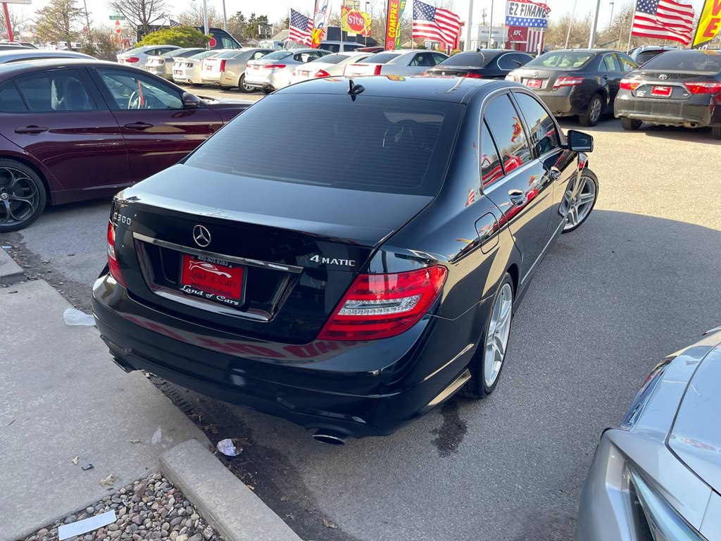 Photo 46 of this MERCEDES-BENZ C-CLASS