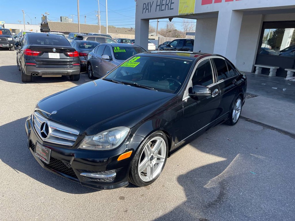 Photo 3 of this MERCEDES-BENZ C-CLASS