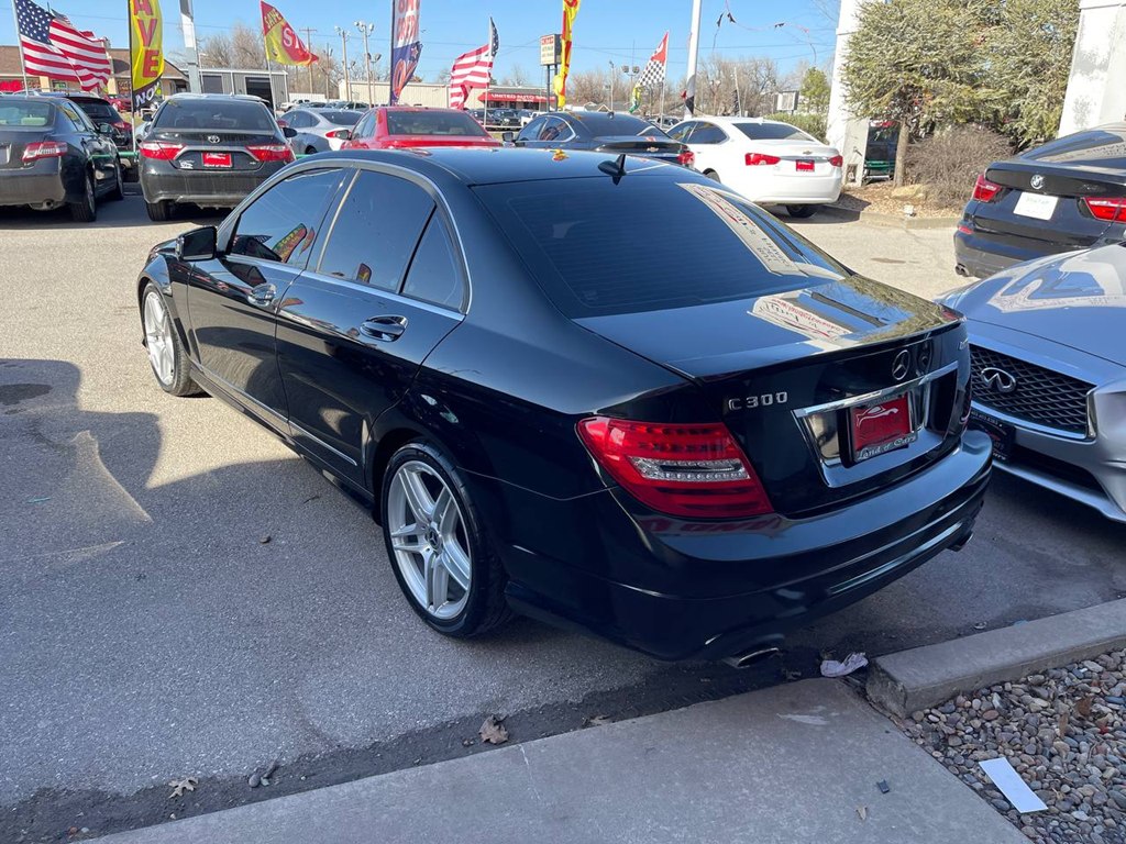 Photo 4 of this MERCEDES-BENZ C-CLASS