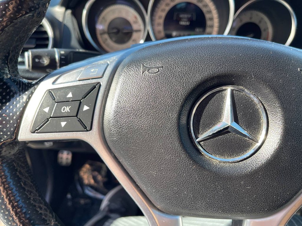 Photo 29 of this MERCEDES-BENZ C-CLASS