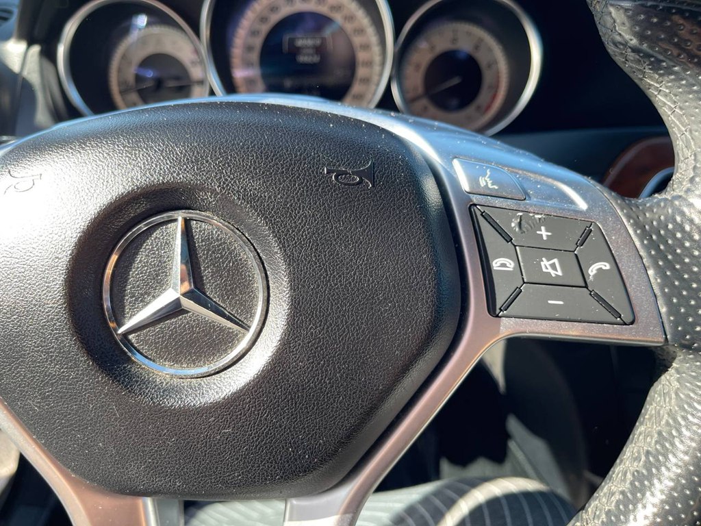 Photo 30 of this MERCEDES-BENZ C-CLASS