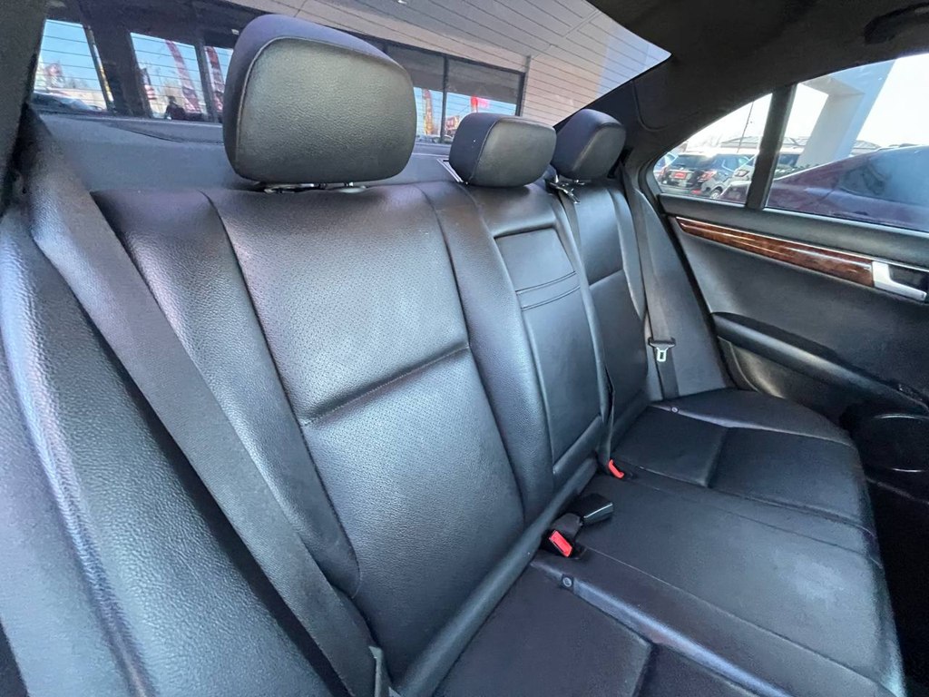 Photo 15 of this MERCEDES-BENZ C-CLASS