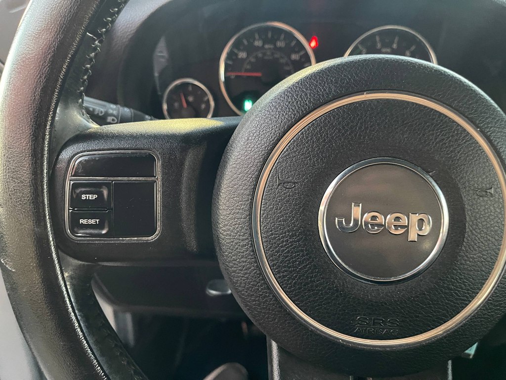 Photo 19 of this JEEP WRANGLER
