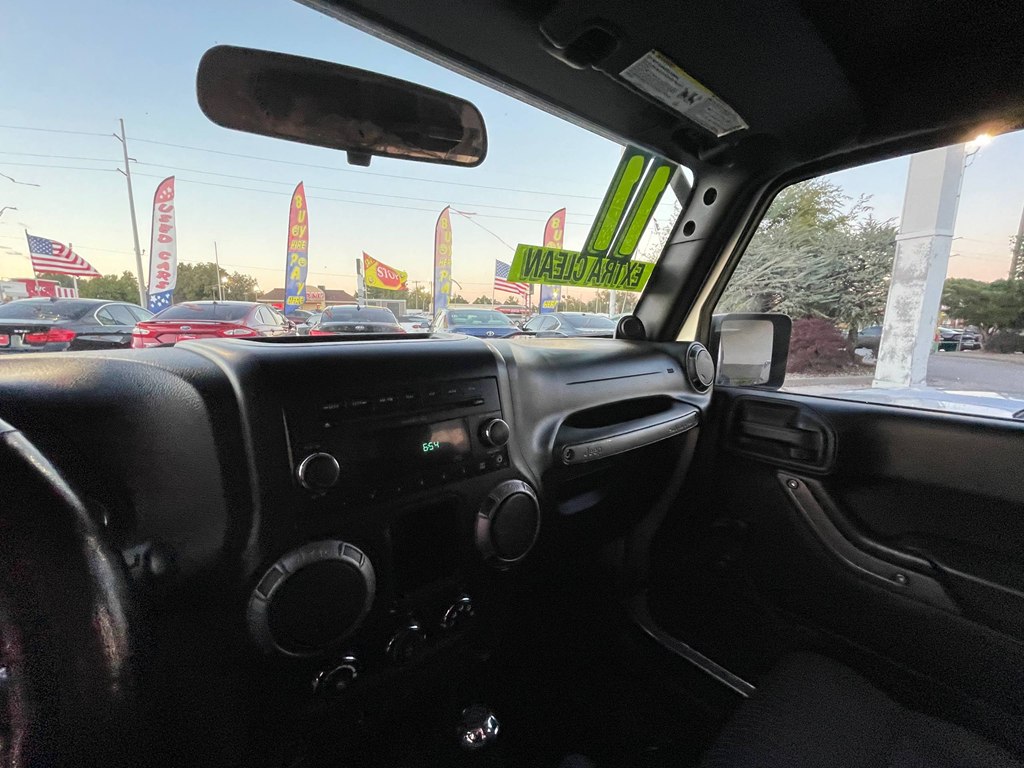 Photo 15 of this JEEP WRANGLER