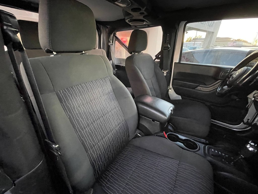 Photo 8 of this JEEP WRANGLER