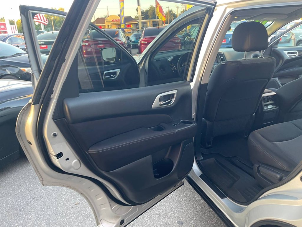 Photo 9 of this NISSAN PATHFINDER