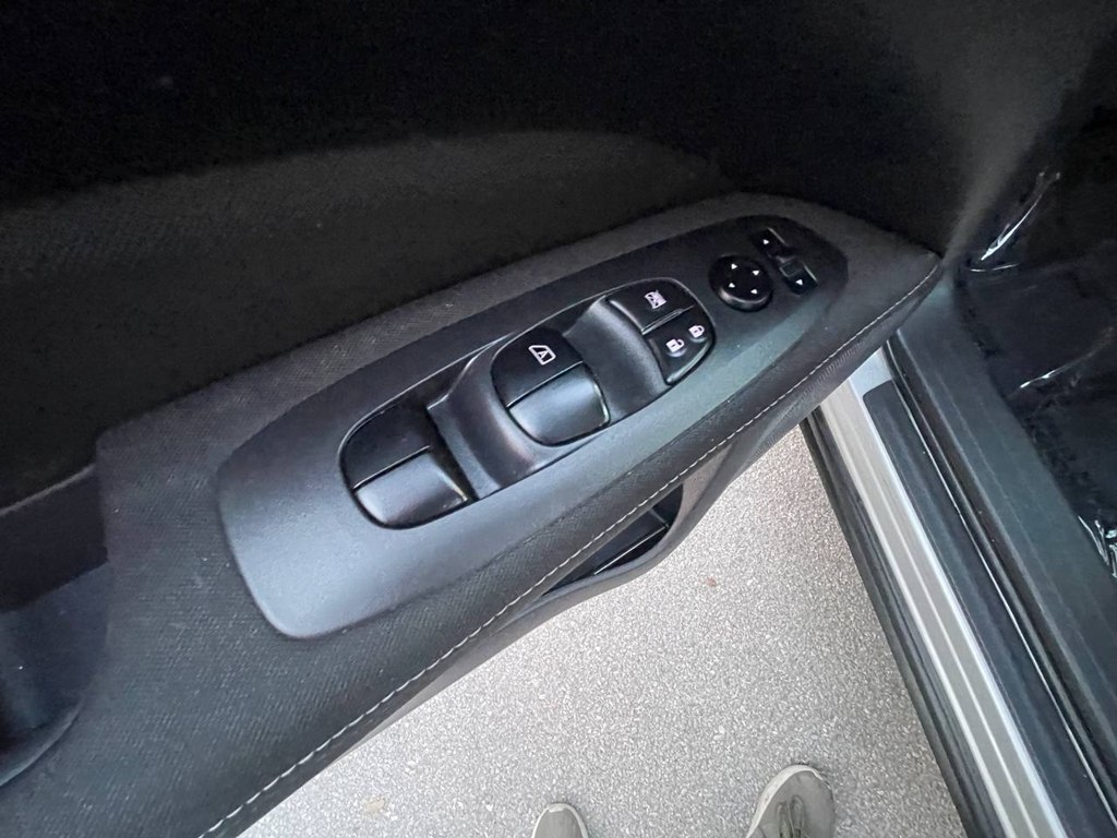 Photo 29 of this NISSAN PATHFINDER