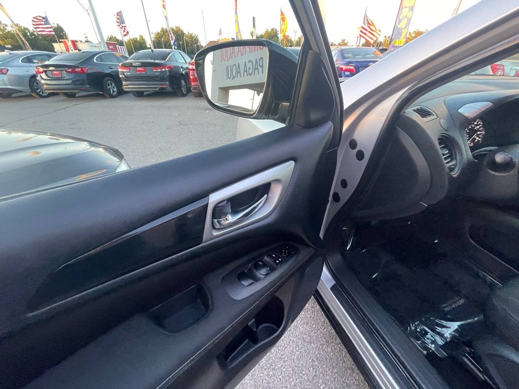 Photo 28 of this NISSAN PATHFINDER