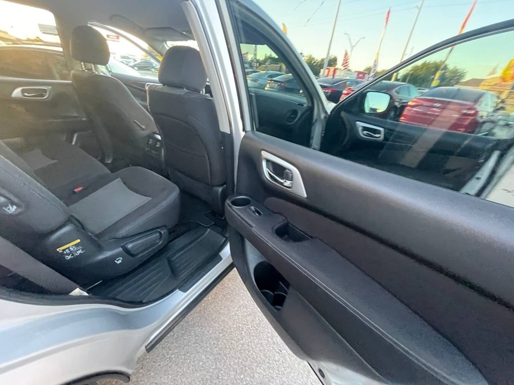 Photo 17 of this NISSAN PATHFINDER