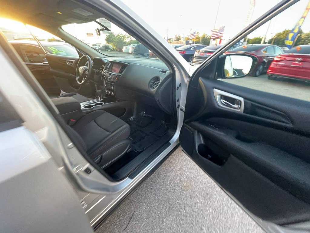 Photo 24 of this NISSAN PATHFINDER