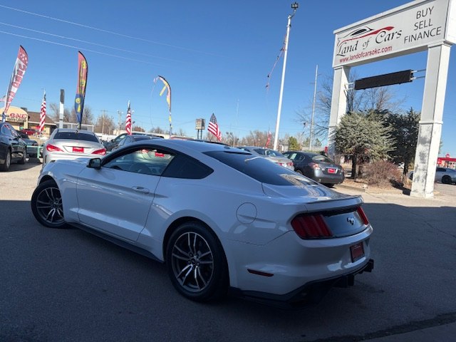 Photo 2 of this FORD MUSTANG