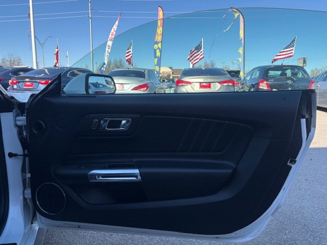 Photo 10 of this FORD MUSTANG