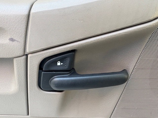 Photo 15 of this FORD EXPLORER