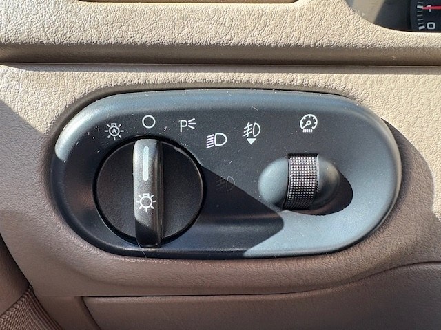 Photo 21 of this FORD EXPLORER