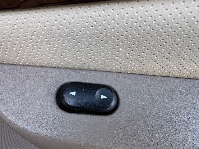 Photo 11 of this FORD EXPLORER