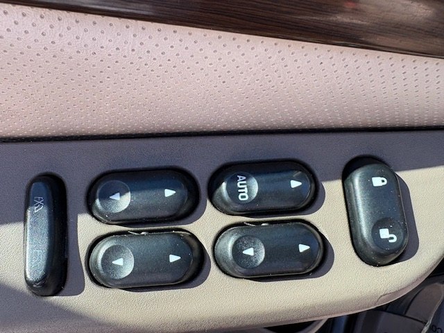 Photo 18 of this FORD EXPLORER