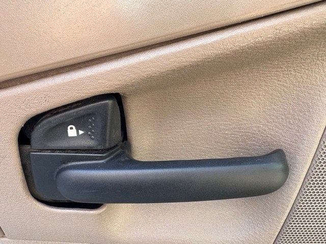 Photo 19 of this FORD EXPLORER