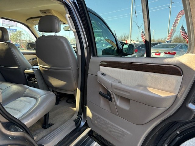 Photo 10 of this FORD EXPLORER