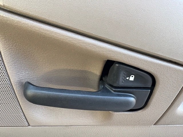 Photo 7 of this FORD EXPLORER