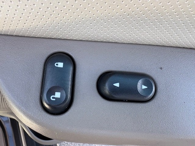 Photo 6 of this FORD EXPLORER