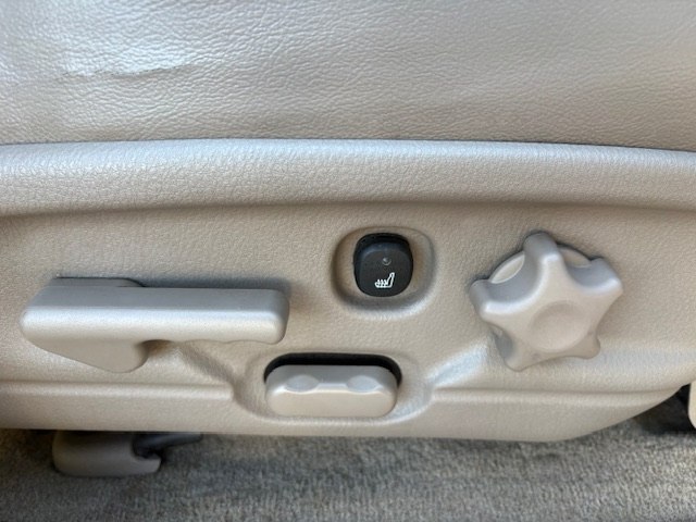 Photo 8 of this FORD EXPLORER