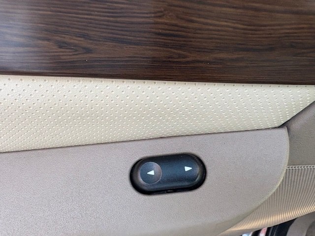 Photo 14 of this FORD EXPLORER