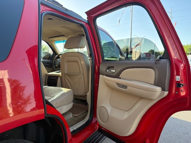 Photo 11 of this GMC YUKON