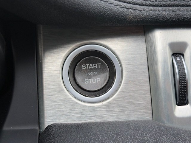 Photo 24 of this LAND ROVER RANGE ROVER EVO