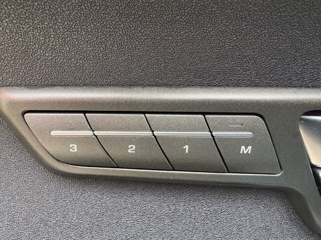 Photo 20 of this LAND ROVER RANGE ROVER EVO
