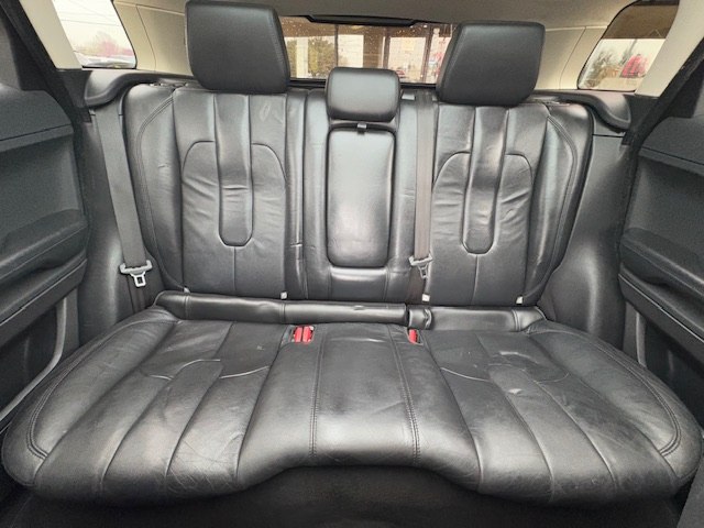 Photo 38 of this LAND ROVER RANGE ROVER EVO