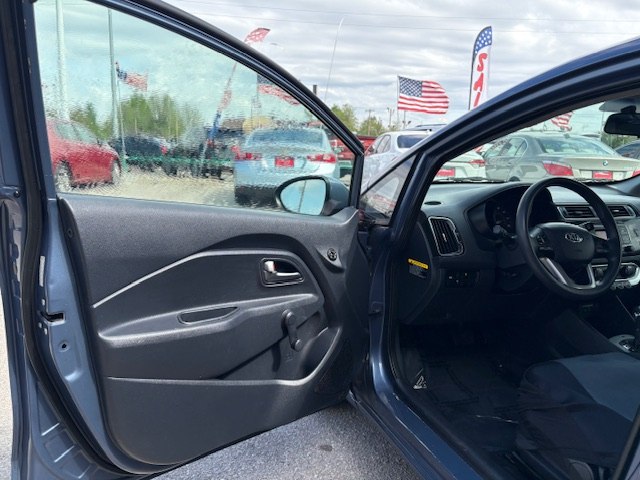 Photo 11 of this KIA RIO