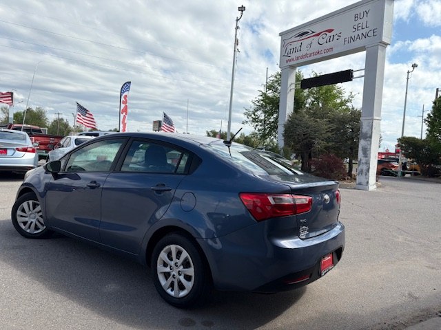 Photo 2 of this KIA RIO