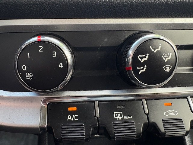 Photo 19 of this KIA RIO