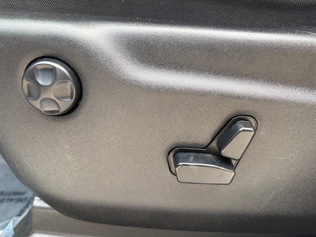 Photo 19 of this JEEP GRAND CHEROKEE