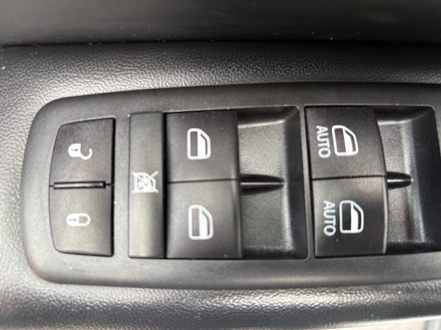 Photo 17 of this JEEP GRAND CHEROKEE
