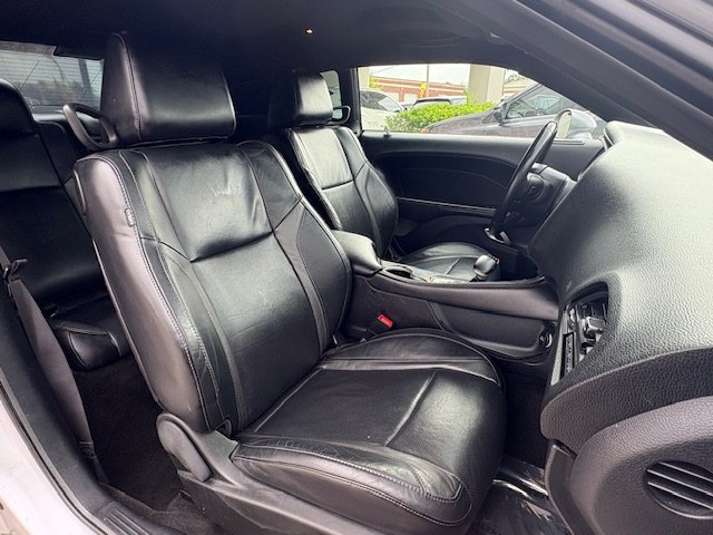 Photo 6 of this DODGE CHALLENGER