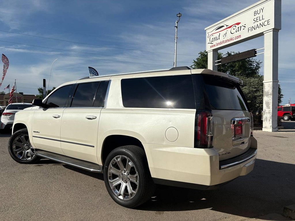 Photo 2 of this GMC YUKON XL