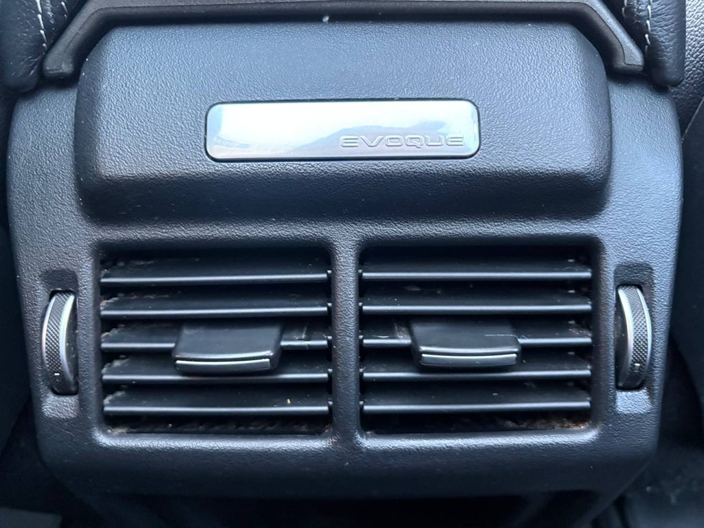 Photo 30 of this LAND ROVER RANGE ROVER EVO