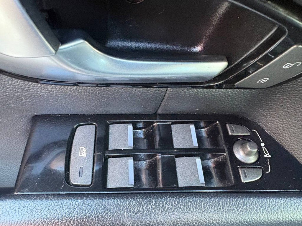 Photo 18 of this LAND ROVER RANGE ROVER EVO