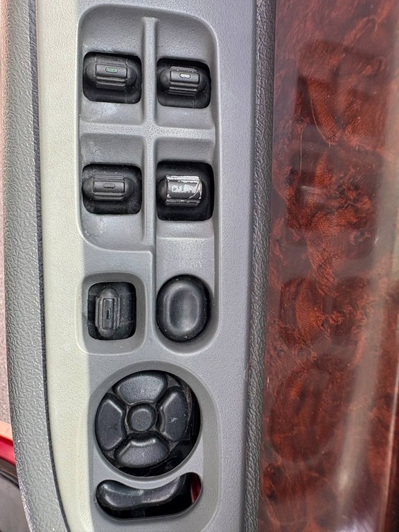 Photo 15 of this DODGE RAM 1500