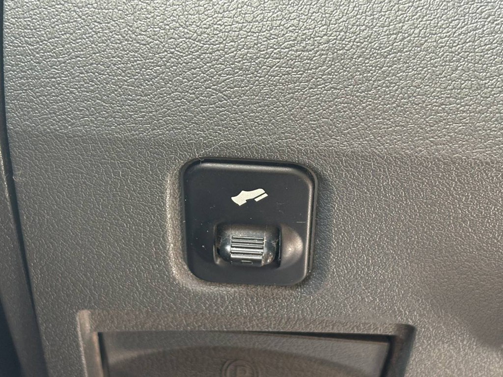 Photo 17 of this DODGE RAM 1500
