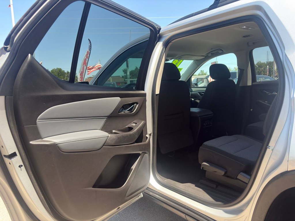 Photo 14 of this CHEVROLET TRAVERSE