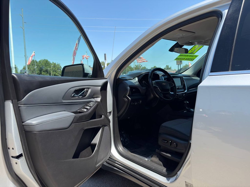 Photo 17 of this CHEVROLET TRAVERSE