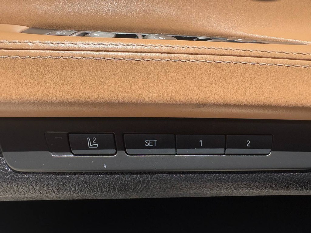 Photo 21 of this BMW 750