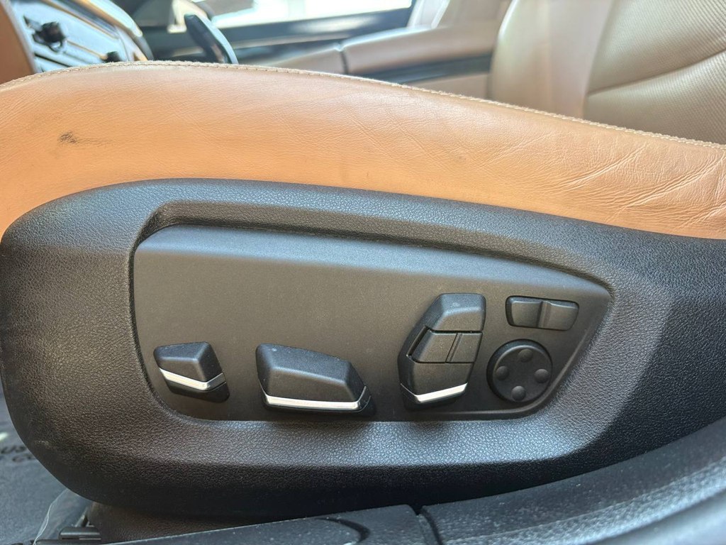 Photo 22 of this BMW 750