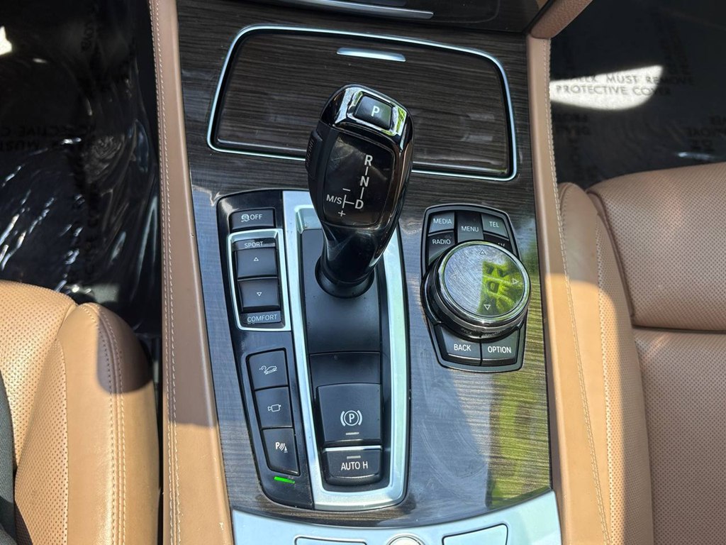 Photo 33 of this BMW 750