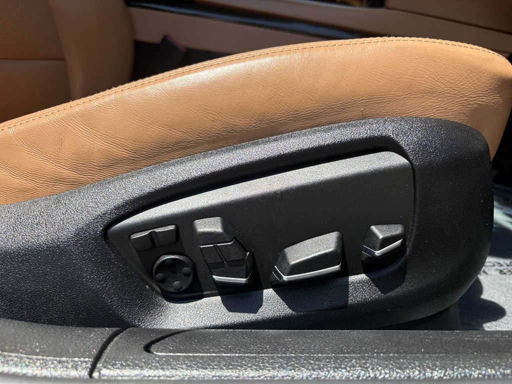 Photo 9 of this BMW 750