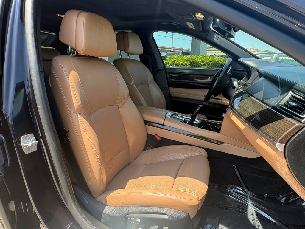 Photo 11 of this BMW 750