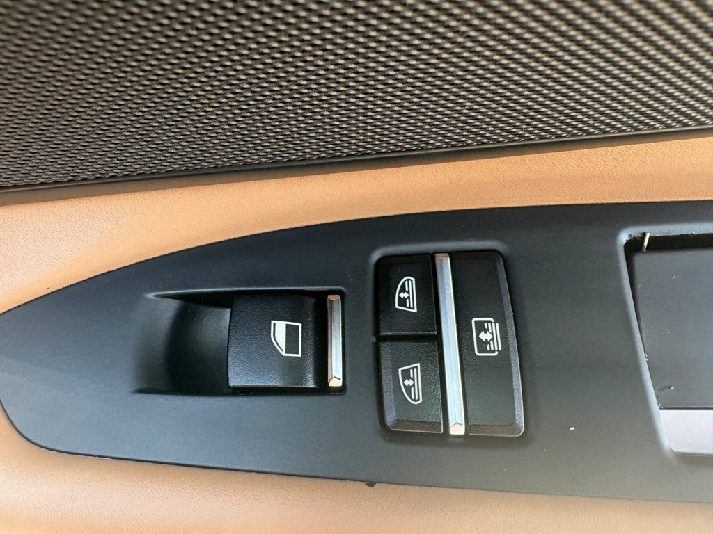Photo 14 of this BMW 750