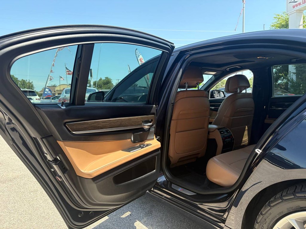 Photo 15 of this BMW 750